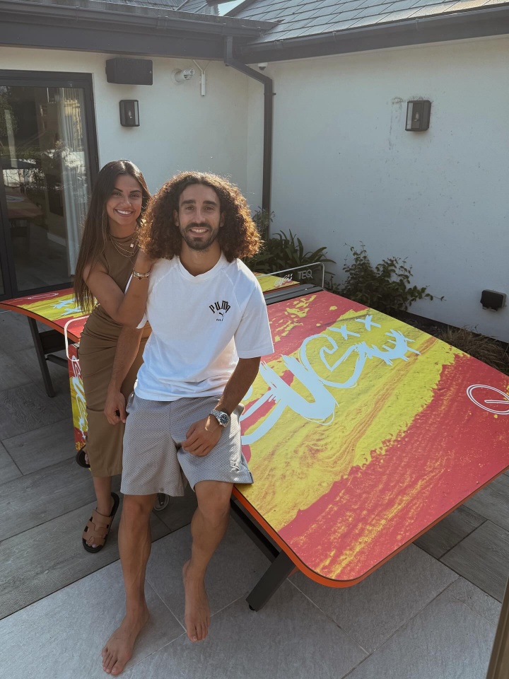 世俱杯下注-【小吧社交秀】胡梅尔斯女友海边惬意度假 瓦尔加秀身材